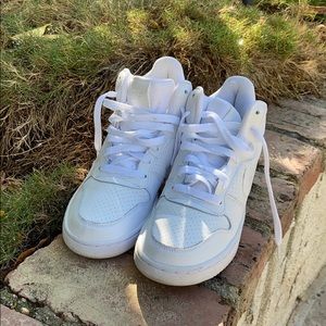 Nike 844906 Court Borough Mid Basketball Sneakers